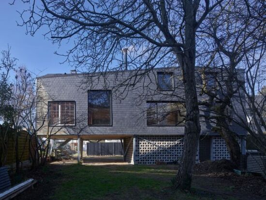 Maison comme une cabane dans les arbres