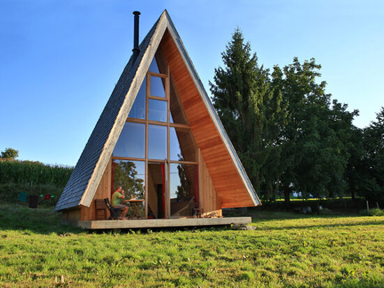 Maison près du sapin